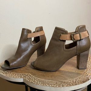 Clarks Shira Nicole Open Toed Heeled Sandals Brown and Tan Leather Ankle Booties
